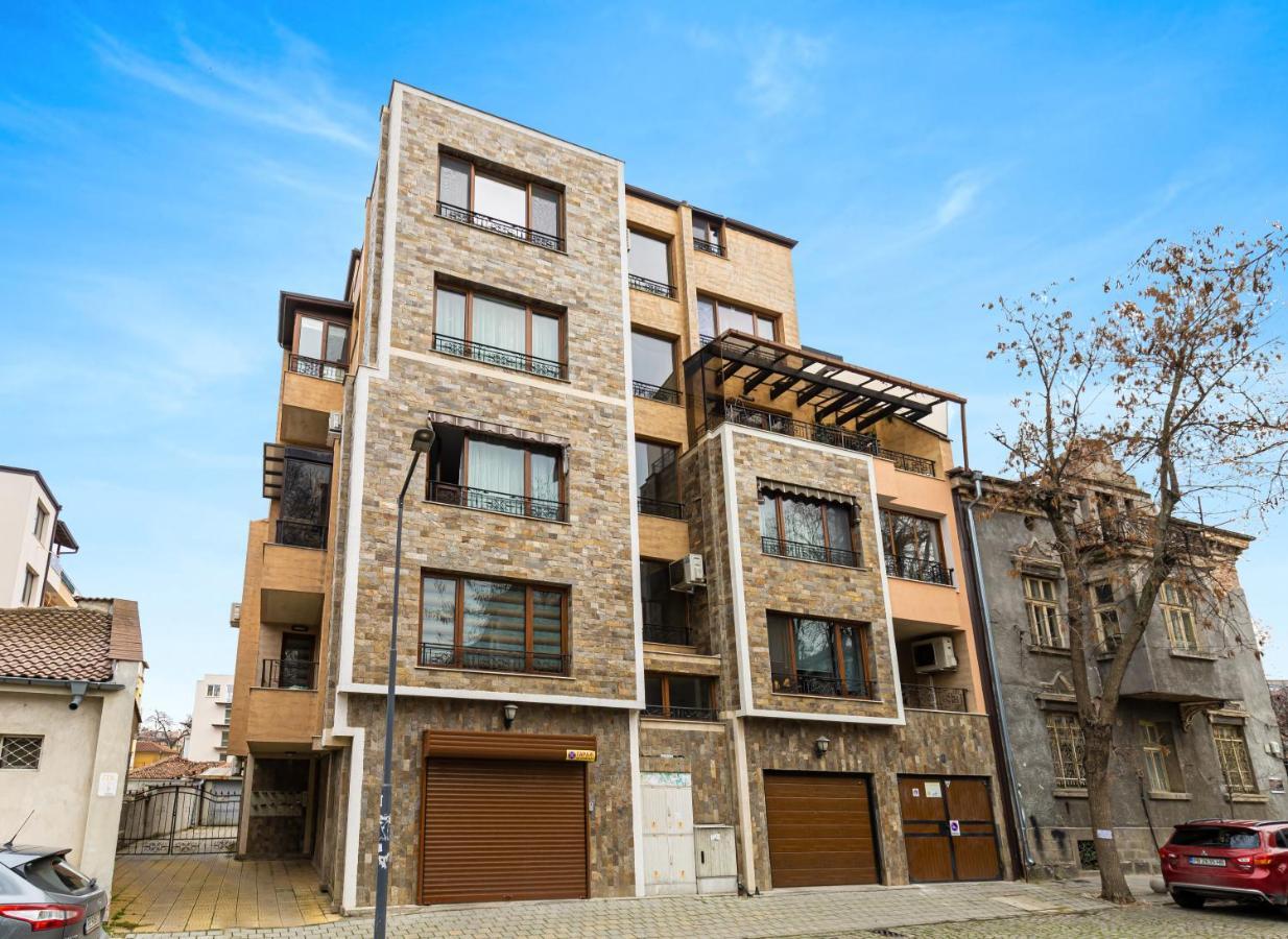 The Walnut 2Bd Apartment Plovdiv Esterno foto