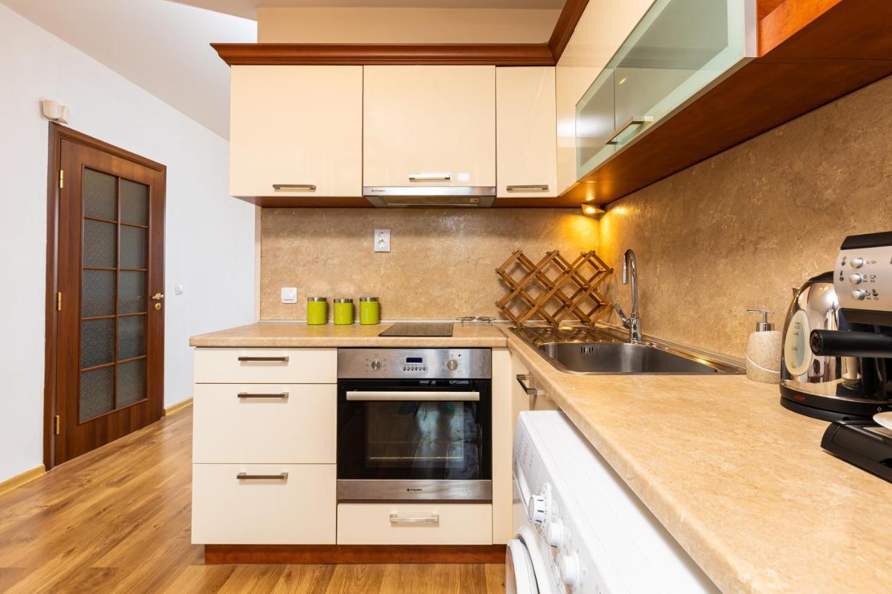 The Walnut 2Bd Apartment Plovdiv Esterno foto